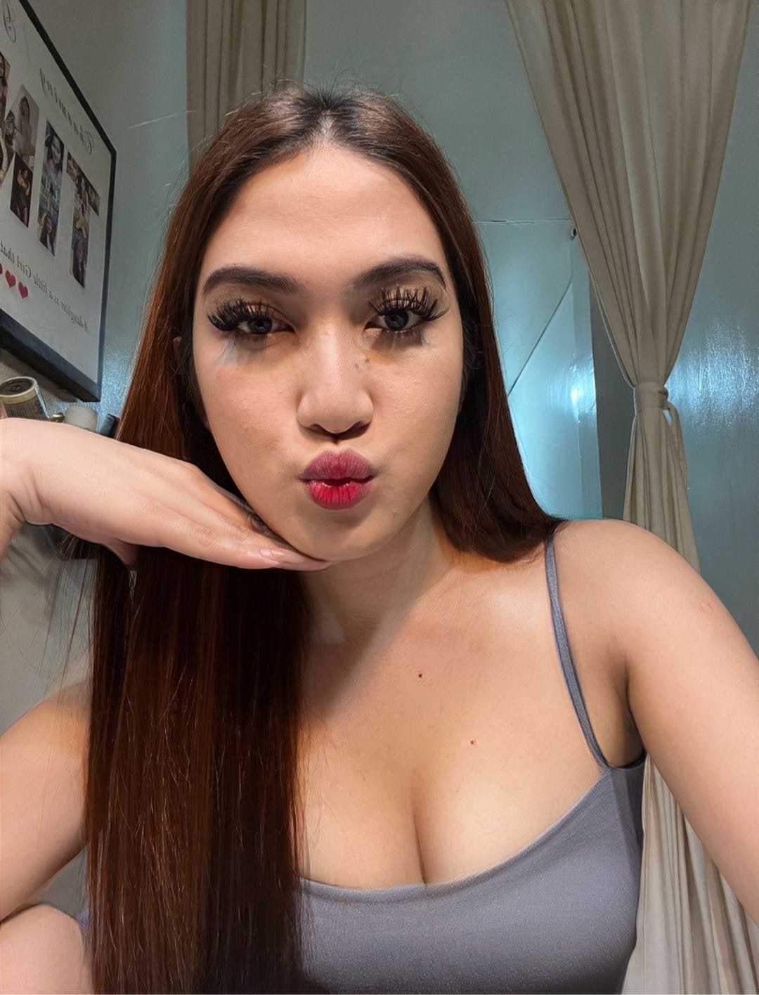 live cam chat — Mara from the Philippines on camera in a private 1v1 room
