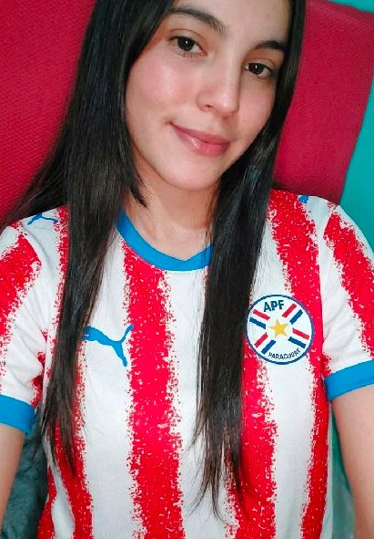 chat with single girl free — Lus from Paraguay on a live 1-on-1 call